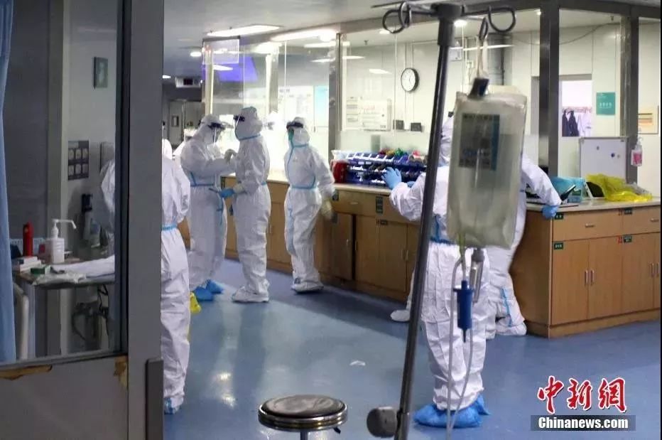 资料图：武汉大学中南医院收治新型肺重患者。中新社记者 周群峰 摄