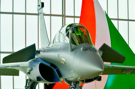  2019年10月8日，法国达索公司举行向印度空军交付“阵风”战斗机的仪式。目前该机仍在法国，尚未抵达印度。印度共采购36架“阵风”战斗机。