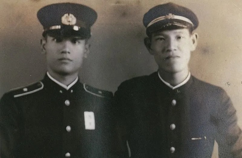 日据台湾时期的李登辉（右）