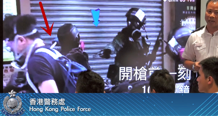 警员开枪前，暴徒持铁管状武器袭击警员  警方记者会片段