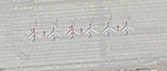 部署在喀什机场的轰-6 图源：社交媒体