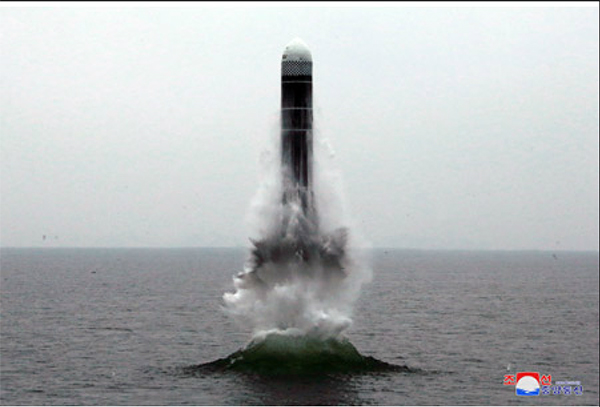 朝鲜试射“北极星-3”潜射导弹。