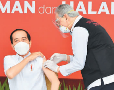 印尼总统佐科接种中国新冠疫苗。新华社发（印尼总统府供图）
