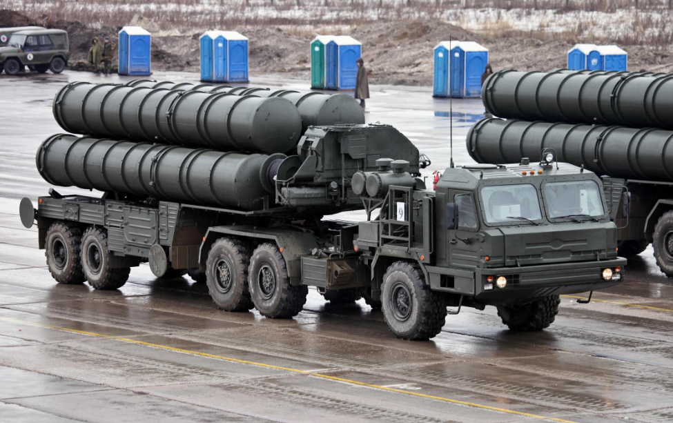  俄罗斯是印度最大的武器供应国，印度可以获得各种类型的先进武器。近年，印度向俄罗斯采购了S-400防空导弹，价值超过50亿美元。