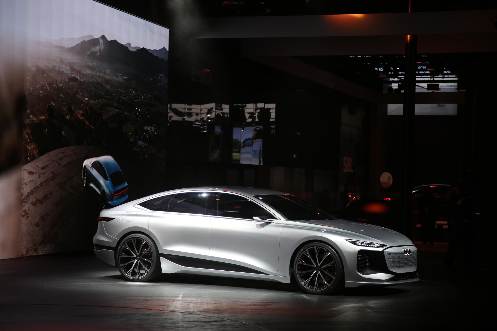 2021上海车展：奥迪A6 e-tron概念车全球首发