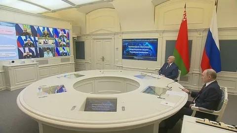 ↑2月19日，俄总统普京在克里姆林宫中央战情指挥室与白俄罗斯总统卢卡申科观看了核打击演习。