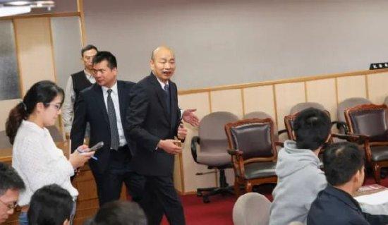 韩国瑜2月19日主持党团协商。图源：台湾风传媒