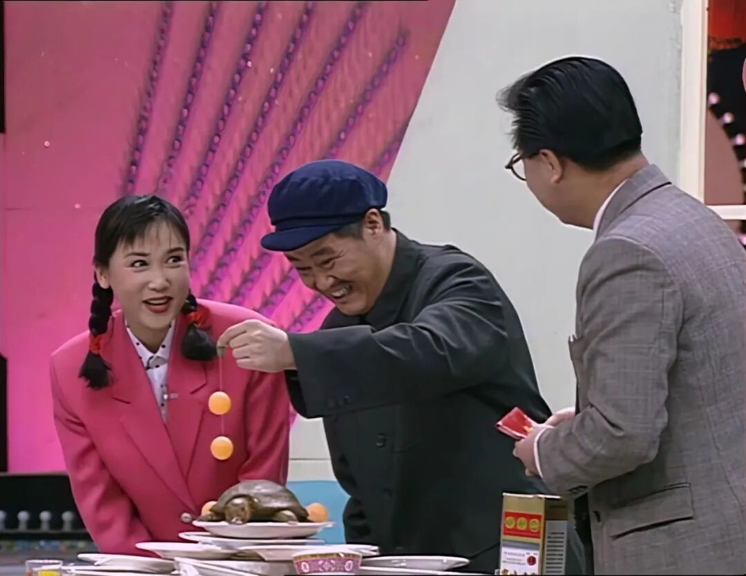 春晚广告位争夺战:四十年国民记忆与商业暗流