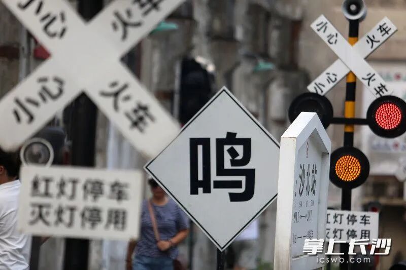 “鸣”成记忆。